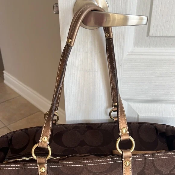 Authentic Coach bag - Picture 3 of 6